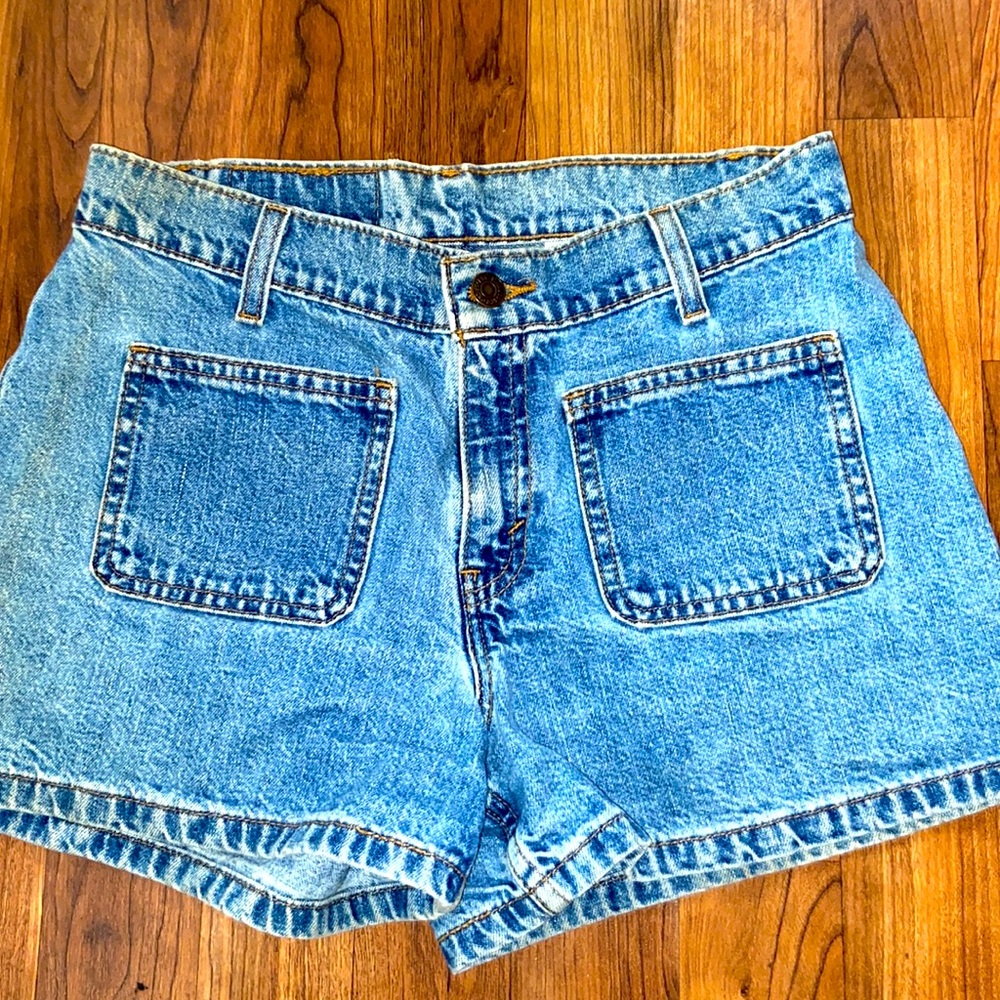 🌸🌸LEVIS SHORTS 🌸🌸